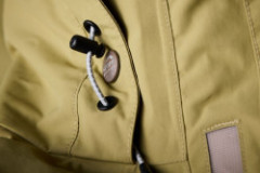 Detailný pohľad na vodeodolný zips vrecka bundy Dozer Basis Detailný pohľad na vodeodolný zips vrecka bundy Dozer Basis