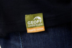 Detail etikety Organic Cotton na tri�ku Geoff Anderson